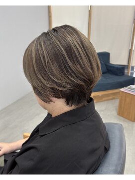 チーク(CHiiK) ショート×グレージュ（バレイヤージュ履歴あり）