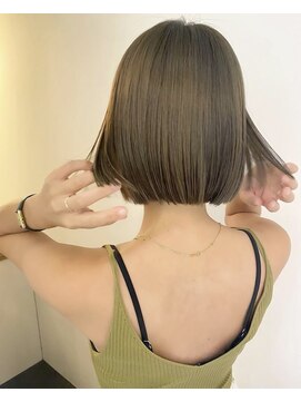 パークホワイト 代官山(PARK White) オリーブベージュミディアムレイヤーハッシュカット