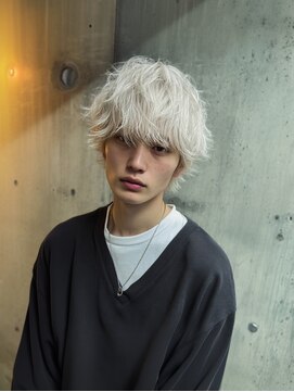 ネハス 名古屋栄店(nehus.) MEN’S HAIR/サーフカール/刈り上げセンターパート/ブリーチ