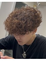 イーラ アメ村店(era)&nbsp;スペインカール　ツイストスパイラル眉カットメンズパーマ