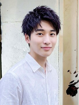 透明感ブルーブラック×束感ショートで清潔感アップ