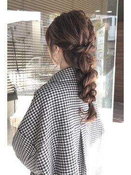 ヘアメイク シュシュ(Hair make chou chou) ふんわり編みおろしアレンジ【chou-chou 北林夏実】