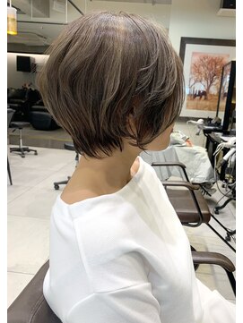 トルネード(TORNADO) 前下がりショートボブハイライトベージュ