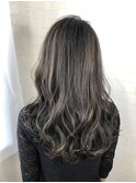 【 グレーアッシュのハイライトカラー 】Alma hair 青木杏奈