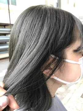 ネイヴィル(navile) ◎赤みなしのオリーブベージュ