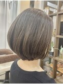 大人綺麗な前下がりショートボブスタイル