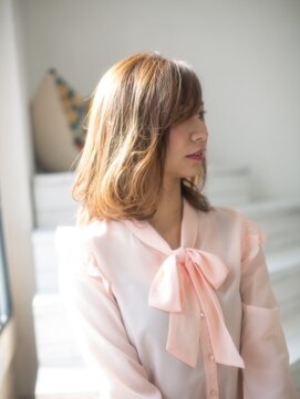 ロルド(Rold) ミルクティーアッシュツヤ髪ワンカールロブ20代30代40代