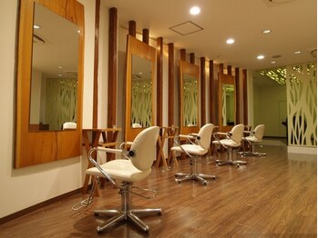 ヒューラ ヘア アンド メイク hura HAIR & MAKEの写真/【中河原駅徒歩2分】ベテランスタイリストのみのプライベートサロン。来店から帰りまで無駄な待ち時間なし