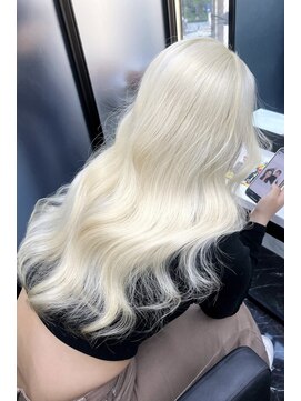 ランズ リアオオサカ(LANDS RiaOSAKA) ホワイトブロンド【韓国 大阪 梅田】