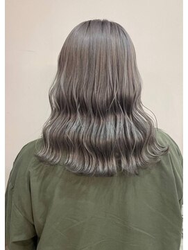 透明感のあるシルバー