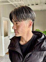 西本整髪&nbsp;フェード　センターパート　ハイライト