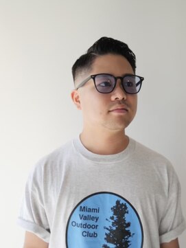 プールサイド(POOLSIDE) サイドパート/七三フェード/ミドルフェード/福岡フェードカット