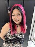 原色ピンク×ブラックで魅せる最強コントラストカラー