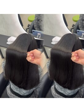 ユニー(uniii) 美髪矯正と髪質改善トリートメントで美髪へ！