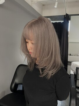ルイス 喜連瓜破(Luis) ホワイトグレー×レイヤーカット