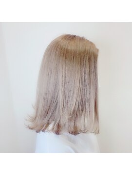 リー ルーチェ 布施(Lee Luce) ホワイティーカラー