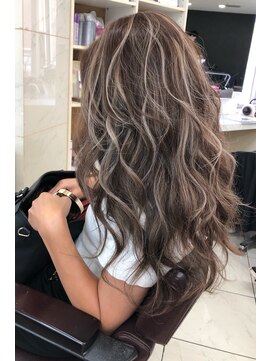 リア 大阪梅田(Ria) ～ハイライトカラー～【Ria 大阪 梅田】