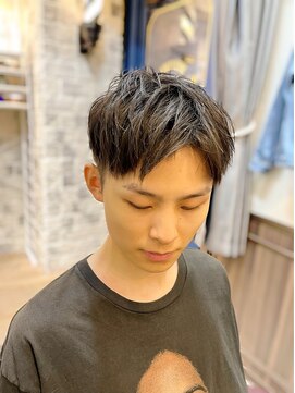 ミリオンバックス 上野(Million Bucks) ツーブロ/かき上げ<理容室>[メンズ/シェービング/床屋/上野]