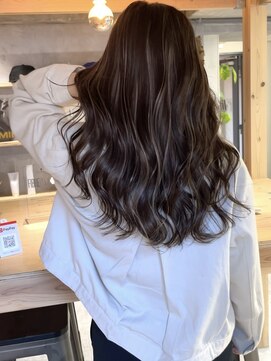 リット(lit) 両手上げグレージュコントラストハイライト