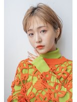 レゴ(REGO)&nbsp;グレージュカラーシルキーべージュ、デザインカラー斜めバング