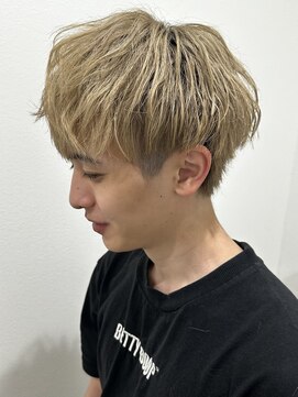 ヒュイル バイ ニアウ(Hwyl by Niau) メンズマッシュパーマニュアンスパーマスパイラルパーマ刈り上げ