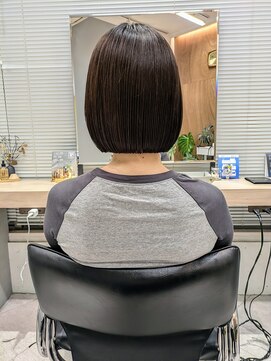 エレノア 新宿新南口(Eleanor) ぱつっとボブ