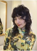 暗めカラーでも個性派◎レイヤーパーマ