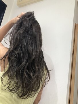 ヘアー ワークス ボンズ マリナーズ(Hair works Bond's marinas ) グレー×ベージュ