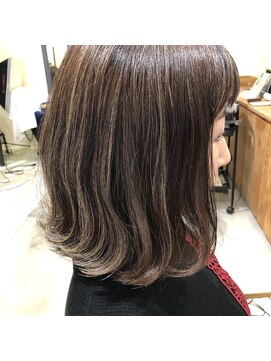 ティー リュクスボーテ(T LUXE BEAUTE) 切りっぱなしくびれボブ/立体感カラー