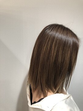 キー(KEY) くびれレイヤースタイル　ローライトデザインカラー厚めバング