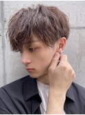 緩めのパーマで誰でも挑戦しやすい刈り上げマッシュ