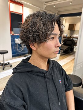 ルースト 京都河原町店(ROOST) スパイラルパーマセンターパートメンズパーマスパイラル