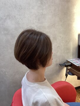 ロータス(LOTUS) 丸みのあるショートボブ