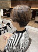 耳掛けショートハイライトカラー