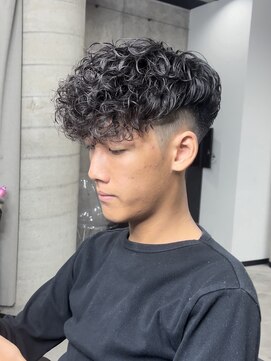 イーラ(era) スペインカール　刈り上げ眉カットツイストスパイラルパーマ