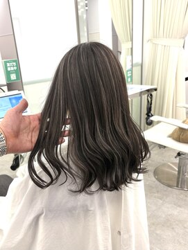 ブラウン(Brown) 周りと差がつくハイライトカラー