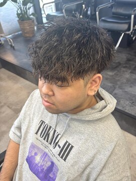 コードバイケンジ 戸塚(CODE by KENJE) ツイストスパイラルで作る無造作×束感スタイル