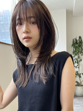 キノ(kino) 顔周り暗髪レイヤーカットくびれ