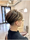 バレイヤージュカラー×センターパートスタイル