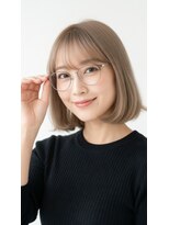 コートフィールエー(CO_T feel.a)&nbsp;大人可愛い抜け感グレージュボブ×メガネ
