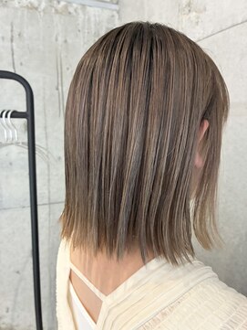 プラスシー(+C) ハイライトで大人の素敵なグレージュカラー!
