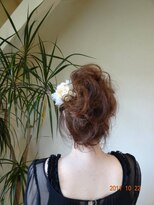 パーマハウスマリオン&nbsp;女性らしさとかわいらしさが共存するパーティヘア