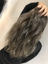 ジーナ(XENA)&nbsp;スモーキーグレージュハイライト