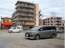 バーバーショップ イトーの雰囲気（駐車場有り。お仕事前や帰りにもお立ち寄りください★）