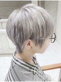 シルバーカラーマッシュウルフスリークショート　ブリーチカラー