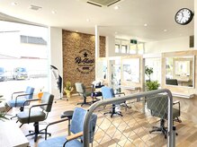 リーストア(Re:Store)の雰囲気(西海岸風のおしゃれで爽やかな内装が非日常的な美容時間を演出!)