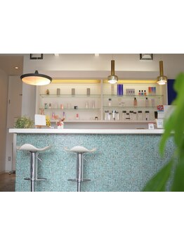 【半個室空間/シェアサロン】半個室の区切られた空間で、周りの目を気にせずリラックスして過ごせる♪