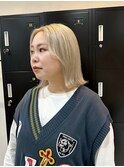 透明感ブリーチカラーショートボブ