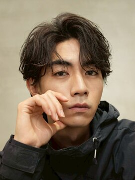 フィフスパーク(fifth PARK) 自然な毛流れでラフにキマるセンターパート×フェザーパーマ