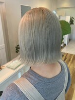 リコ 池袋東口店(Liko)&nbsp;ホワイトベージュ ブリーチカラー ハイトーン 外ハネボブ